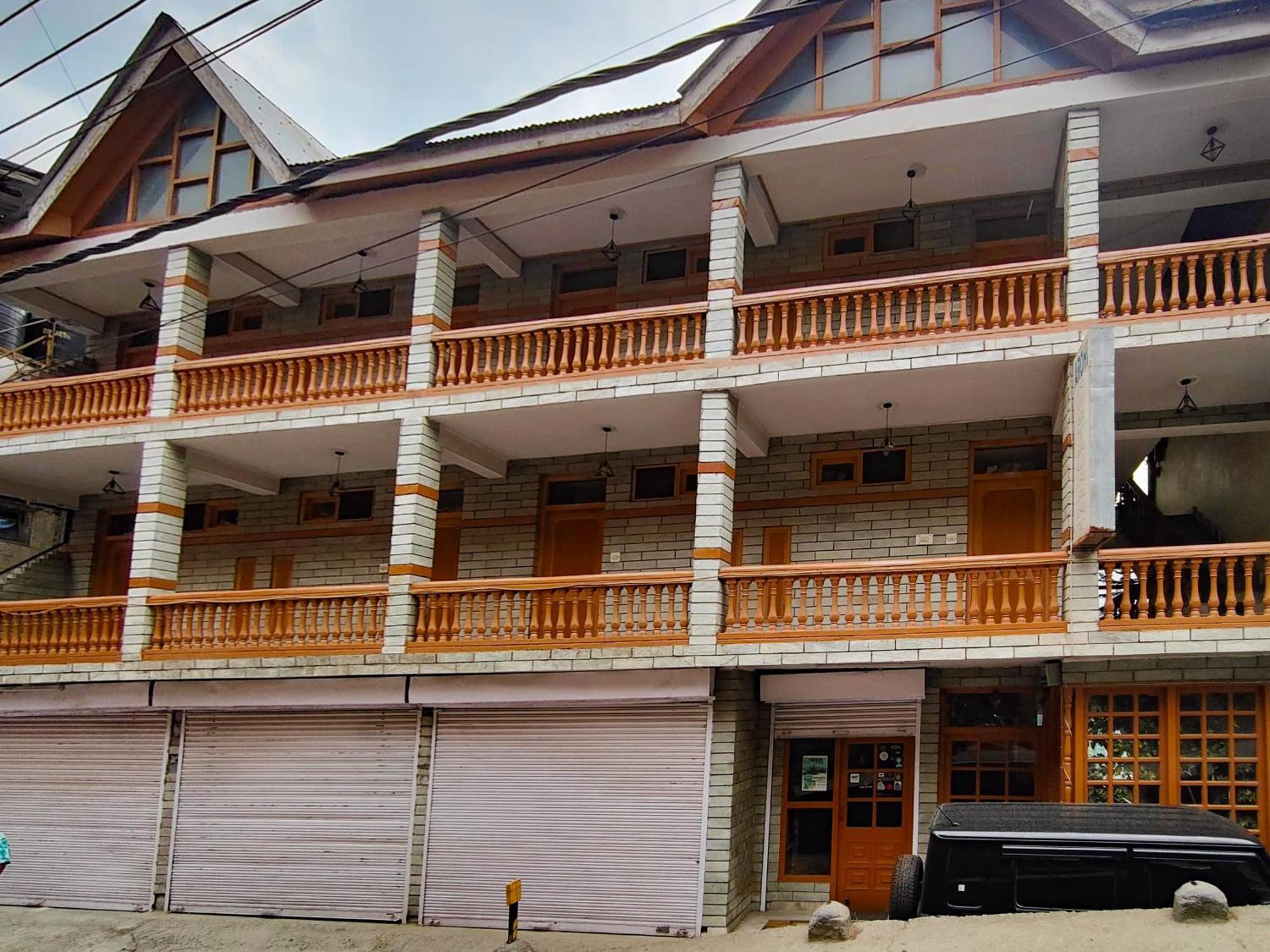Vashist Hotel Arohi מראה חיצוני תמונה